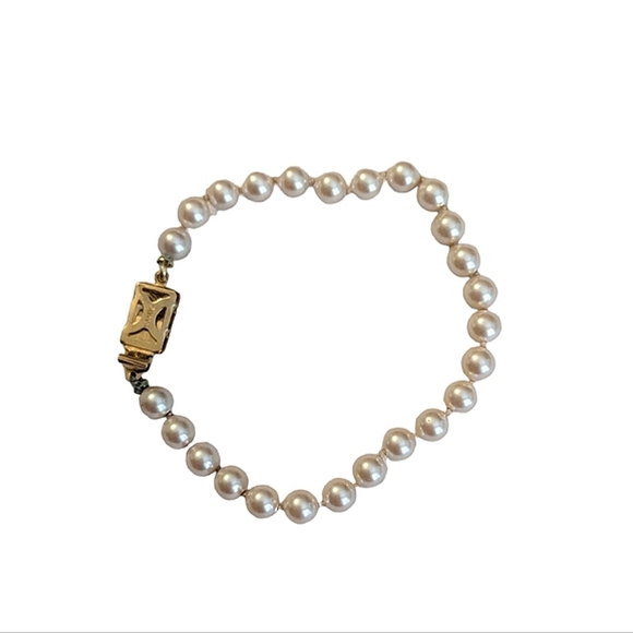 Vintage Monet Pearl Bracelet - Picture 2 of 5